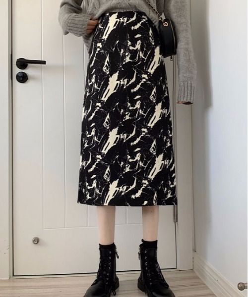 ibeul_(イベール)の「ニュアンスプリントストレートスカート(スカート・レディース・ブラック・S/M)」の5枚目の写真