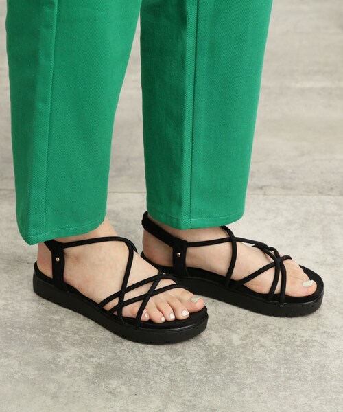 SHOO・LA・RUE（シューラルー）の「◆スポンディングチューブサンダル（サンダル・レディース・ブラック/ベージュ・35/45）」の11枚目の写真