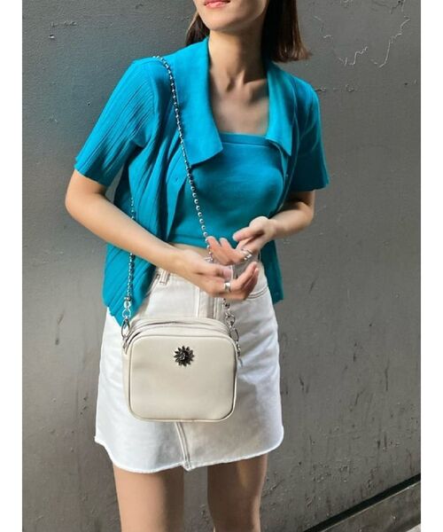 EVRIS（エヴリス）の「アンサンブルシャツニットトップス（ニット/セーター・レディース・ブラック/レッド/ブルー/アイボリー・FREE）」の6枚目の写真