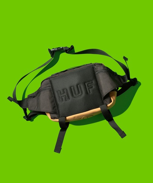 HUF（ハフ）の「BALBOA WAIST BAG / HUF ウエストバッグ 5L（ボディバッグ/ウエストポーチ・メンズ・ブラック・O/S）」の5枚目の写真