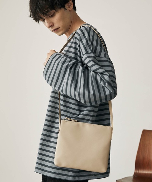 MONO-MART(モノマート)の「シンセティックレザーミニショルダーバック/サコッシュ(ショルダーバッグ・メンズ・ブラック/ダークブラウン/ブラウン/アイボリー・FREE)」の10枚目の写真