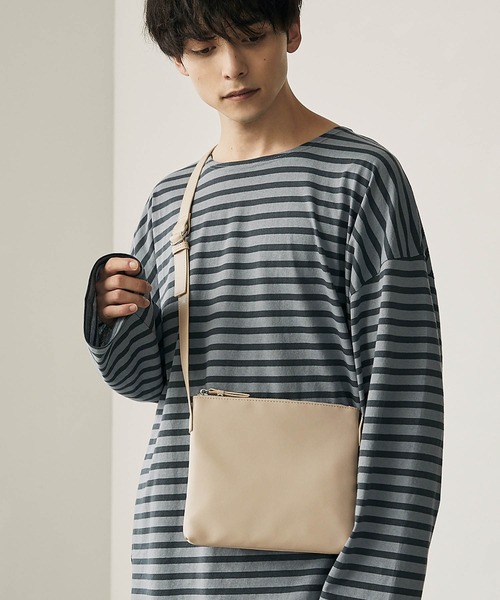 MONO-MART(モノマート)の「シンセティックレザーミニショルダーバック/サコッシュ(ショルダーバッグ・メンズ・ブラック/ダークブラウン/ブラウン/アイボリー・FREE)」の13枚目の写真