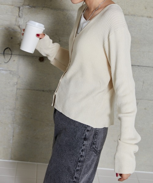 WEGO（ウィゴー）の「WEGO/Vネックリブカーディガン（カーディガン/ボレロ・レディース・サックスブルー/ライトピンク/アイボリー/ブラック・FREE）」の8枚目の写真