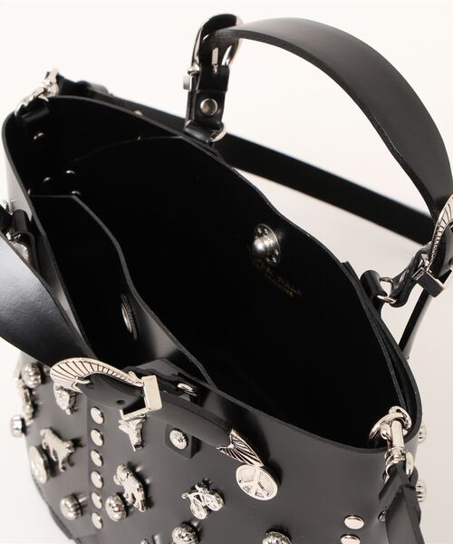 TOGA PULLA スタッズ刺繍ベルトバッグ 黒 TOGA PULLA スタッズ刺繍ベルトバッグ 黒 TOGA PULLA スタッズ刺繍