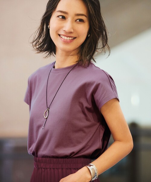 OPAQUE.CLIP（オペークドットクリップ）の「◆シルキースーピマ フレンチスリーブカットソー【WEB限定サイズ】（Tシャツ/カットソー・レディース・ブルー/チャコールグレー/ブラック/パープル系/ホワイト系/イエロー・38/36/42/40）」の5枚目の写真