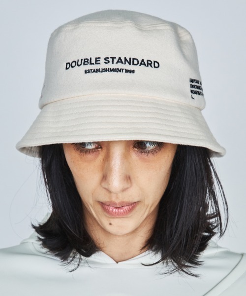 DOUBLE STANDARD CLOTHING(ダブルスタンダードクロージング)の「スウェード裏毛ハット(ハット・レディース・オフホワイト/グレー・FREE)」の4枚目の写真
