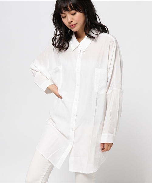 WHO'S WHO gallery(フーズフーギャラリー)の「【THE BIG】サテンBIGシャツ(シャツ/ブラウス・レディース・ホワイト/ベージュ・FREE)」の2枚目の写真