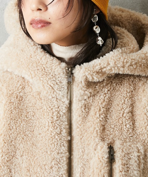 GEVS.(ジェイヴィス)の「<大きいサイズ> ボアパーカー付モッズコート GEVS.(モッズコート・レディース・ブラック/カーキ・4L/5L/3L/L/LL)」の4枚目の写真