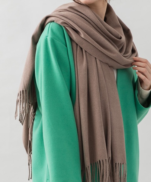 KATHARINE ROSS（キャサリンロス）の「【KATHARINE ROSS】【WEB限定】なめらかカシミヤタッチ大判ストール（ストール/ショール・レディース・ブルー/アイボリー/パープル/ブラウン/ブラック/グリーン/グレイッシュベージュ/ピンク・MEDIUM）」の3枚目の写真