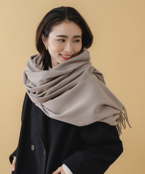 KATHARINE ROSS（キャサリンロス）の「【KATHARINE ROSS】【WEB限定】なめらかカシミヤタッチ大判ストール（ストール/ショール・レディース・ブルー/アイボリー/パープル/ブラウン/ブラック/グリーン/グレイッシュベージュ/ピンク・MEDIUM）」の4枚目の写真