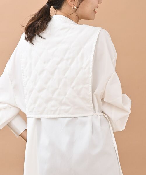 rps（アールピーエス）の「キルティングベストレイヤードＢＬＴＵ（チュニック・レディース・チャコールグレー/オフホワイト/グレイッシュベージュ・フリー）」の10枚目の写真