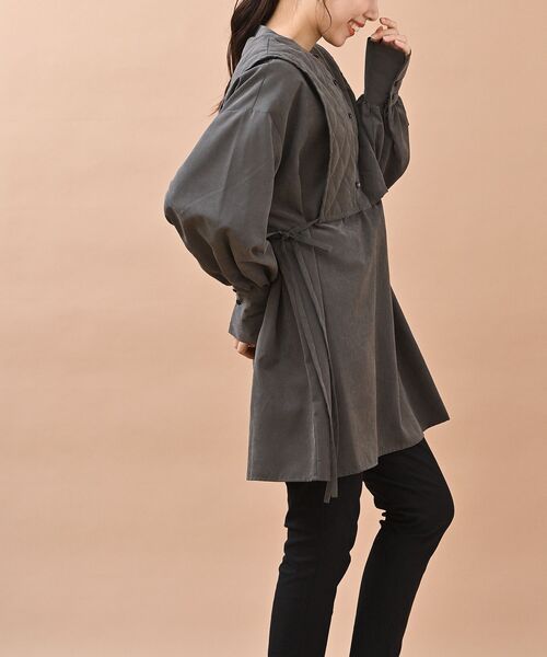 rps（アールピーエス）の「キルティングベストレイヤードＢＬＴＵ（チュニック・レディース・チャコールグレー/オフホワイト/グレイッシュベージュ・フリー）」の13枚目の写真