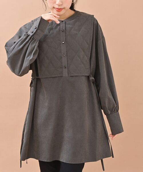 rps（アールピーエス）の「キルティングベストレイヤードＢＬＴＵ（チュニック・レディース・チャコールグレー/オフホワイト/グレイッシュベージュ・フリー）」の16枚目の写真