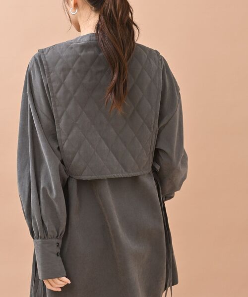 rps（アールピーエス）の「キルティングベストレイヤードＢＬＴＵ（チュニック・レディース・チャコールグレー/オフホワイト/グレイッシュベージュ・フリー）」の18枚目の写真