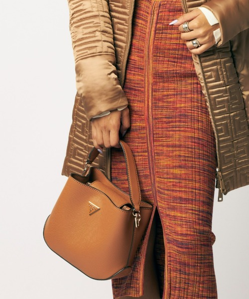 Guess(ゲス)の「ALEXIE Small Bucket(ハンドバッグ・レディース・ブラック・ONE SIZE)」の19枚目の写真