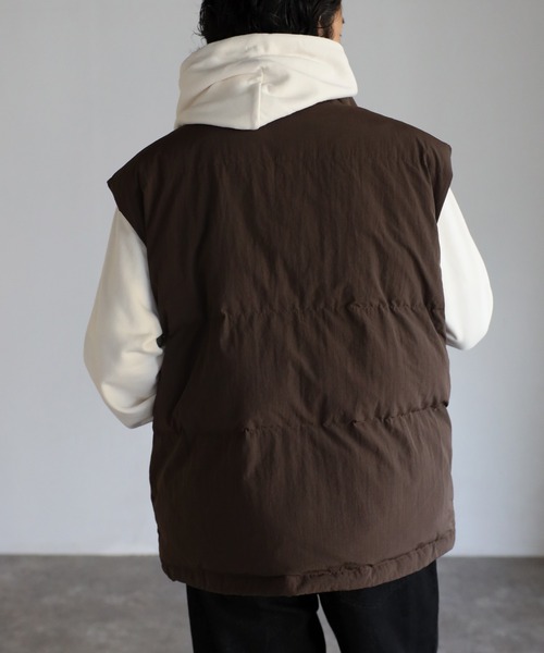 CREARE -LINO-（クレアーレリノ）の「スタンドカラー 中綿ベスト（ダウンベスト・メンズ・ブラック/ダークブラウン・M/L）」の6枚目の写真