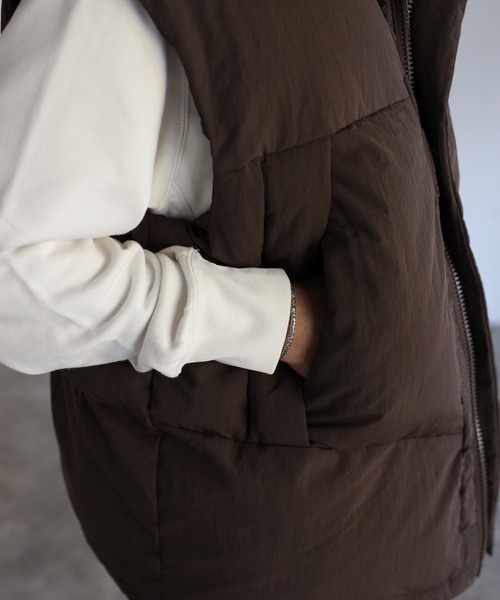 CREARE -LINO-（クレアーレリノ）の「スタンドカラー 中綿ベスト（ダウンベスト・メンズ・ブラック/ダークブラウン・M/L）」の8枚目の写真