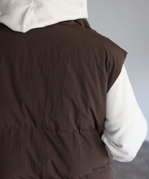 CREARE -LINO-（クレアーレリノ）の「スタンドカラー 中綿ベスト（ダウンベスト・メンズ・ブラック/ダークブラウン・M/L）」の9枚目の写真