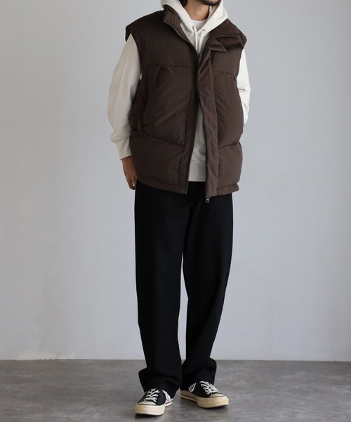 CREARE -LINO-（クレアーレリノ）の「スタンドカラー 中綿ベスト（ダウンベスト・メンズ・ブラック/ダークブラウン・M/L）」の10枚目の写真