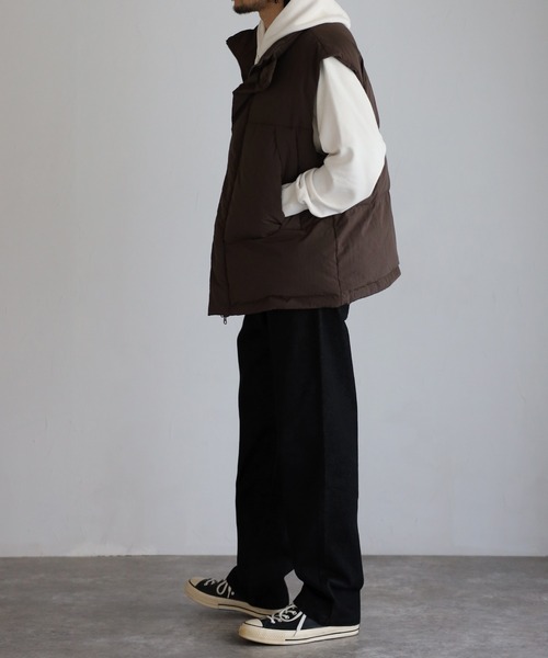 CREARE -LINO-（クレアーレリノ）の「スタンドカラー 中綿ベスト（ダウンベスト・メンズ・ブラック/ダークブラウン・M/L）」の11枚目の写真