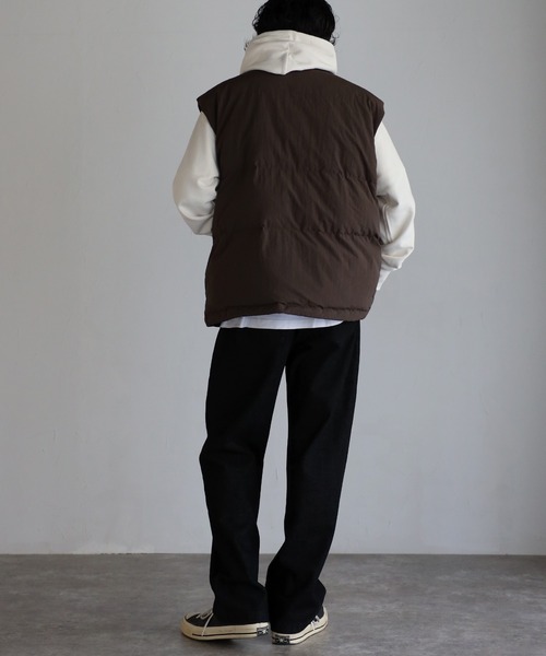 CREARE -LINO-（クレアーレリノ）の「スタンドカラー 中綿ベスト（ダウンベスト・メンズ・ブラック/ダークブラウン・M/L）」の12枚目の写真