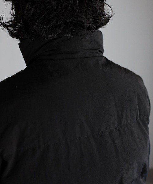 CREARE -LINO-（クレアーレリノ）の「スタンドカラー 中綿ベスト（ダウンベスト・メンズ・ブラック/ダークブラウン・M/L）」の18枚目の写真