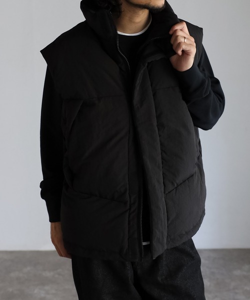 CREARE -LINO-（クレアーレリノ）の「スタンドカラー 中綿ベスト（ダウンベスト・メンズ・ブラック/ダークブラウン・M/L）」の13枚目の写真