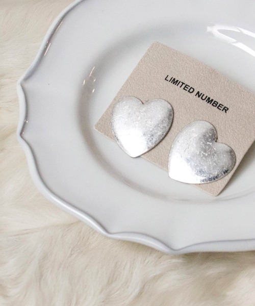 Cepica（セピカ）の「【LIMITED NUMBER / リミテッドナンバー】フラットハートピアス（ピアス（両耳用）・レディース・シルバー/ゴールド・FREE）」の6枚目の写真