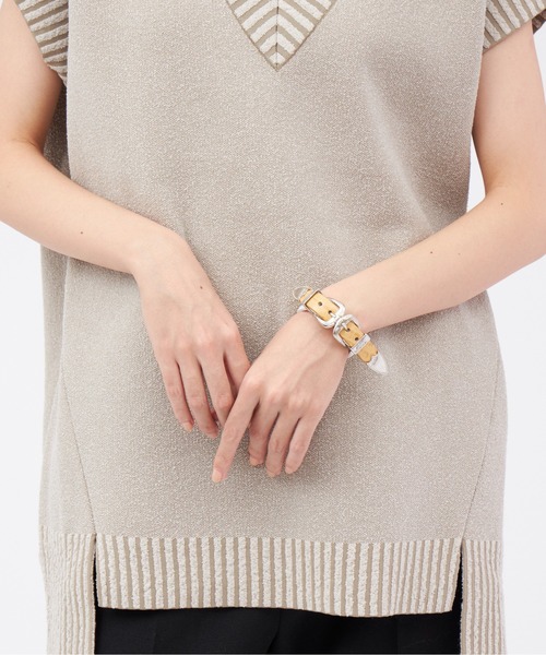 TOGA PULLA（トーガ　プルラ）の「TOGA PULLA Double buckle bangle（ブレスレット・レディース・グリーン/ブラック/ベージュ・FREE）」の2枚目の写真