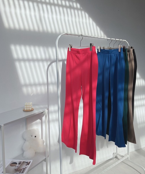 AS KNOW AS plus（アズノゥアズプラス）の「○ストレッチフレアパンツ（スラックス・レディース・ブラック/ピンク/ブルー/グリーン/モカ・FREE）」の7枚目の写真