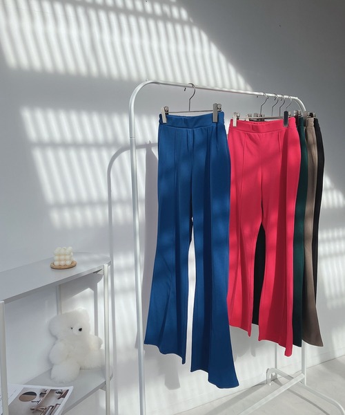 AS KNOW AS plus（アズノゥアズプラス）の「○ストレッチフレアパンツ（スラックス・レディース・ブラック/ピンク/ブルー/グリーン/モカ・FREE）」の12枚目の写真