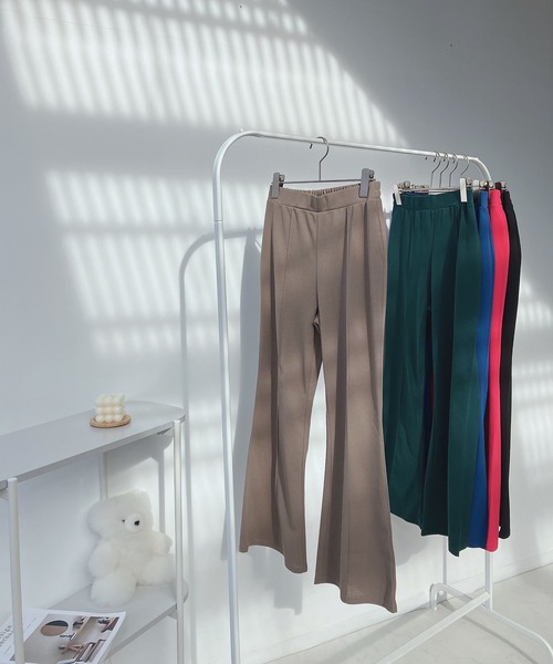 AS KNOW AS plus（アズノゥアズプラス）の「○ストレッチフレアパンツ（スラックス・レディース・ブラック/ピンク/ブルー/グリーン/モカ・FREE）」の6枚目の写真