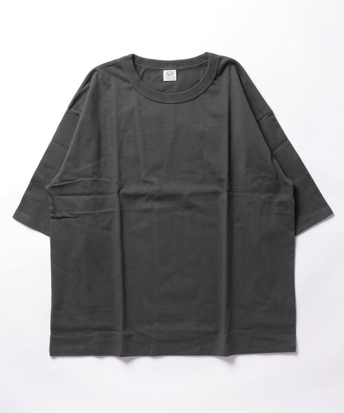 FRUIT OF THE LOOM（フルーツオブザルーム）の「【FRUIT OF THE LOOM】ヘビーオンスコットン100％ ビッグシルエットTシャツ（Tシャツ/カットソー・メンズ・チャコールグレー/ベージュ/ホワイト/ブラウン/ブラック/グレー・LARGE/MEDIUM）」の4枚目の写真