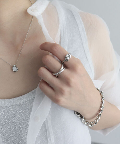 fredy emue（フレディエミュ）の「結び＆クロス2セットリング（リング・レディース・シルバー/ゴールド・FREE）」の2枚目の写真