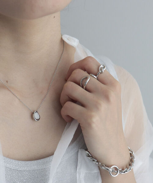 fredy emue（フレディエミュ）の「結び＆クロス2セットリング（リング・レディース・シルバー/ゴールド・FREE）」の4枚目の写真