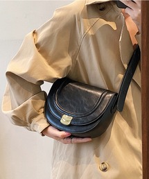 ハーフムーンショルダーバッグ