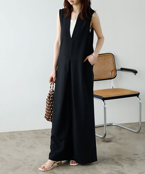 GeeRA（ジーラ）の「フロントタックＶネックオールインワン（つなぎ/オールインワン・レディース・ブラック/ベージュ・MEDIUM/LARGE）」の2枚目の写真