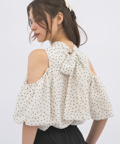 idem(イデム)の「open shoulder ribbon blouse/オフショルリボンブラウス(シャツ/ブラウス・レディース・アイボリー/ブラック/その他・FREE)」の3枚目の写真