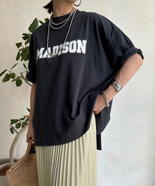 DouDou(ドゥドゥ)の「MADISON スリットTEE(Tシャツ/カットソー・レディース・チャコールグレー/オフホワイト/ライトベージュ・FREE)」の1枚目の写真