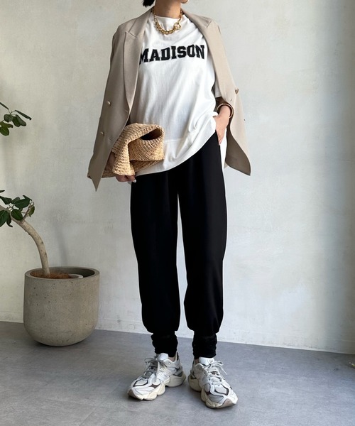 DouDou(ドゥドゥ)の「MADISON スリットTEE(Tシャツ/カットソー・レディース・チャコールグレー/オフホワイト/ライトベージュ・FREE)」の4枚目の写真