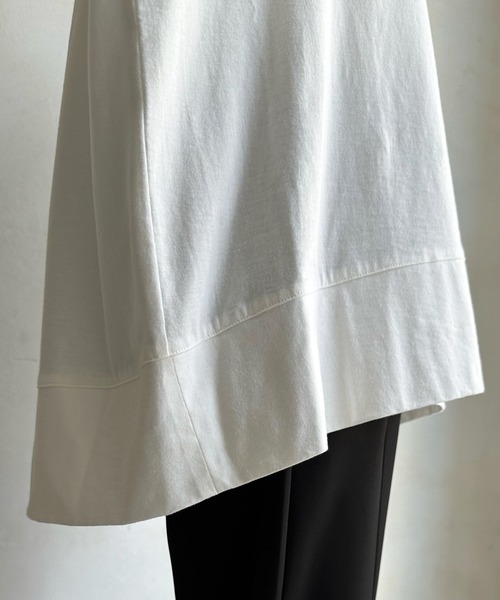 DouDou(ドゥドゥ)の「MADISON スリットTEE(Tシャツ/カットソー・レディース・チャコールグレー/オフホワイト/ライトベージュ・FREE)」の8枚目の写真