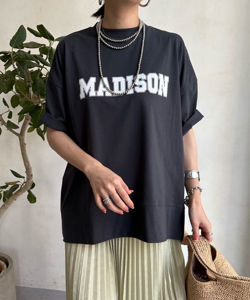 DouDou(ドゥドゥ)の「MADISON スリットTEE(Tシャツ/カットソー・レディース・チャコールグレー/オフホワイト/ライトベージュ・FREE)」の15枚目の写真