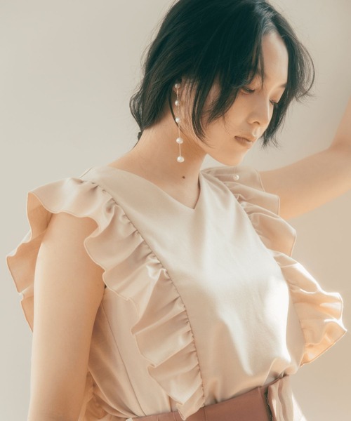 Lil Ambition（リルアンビション）の「パールロングイヤリング／5連パール × ランダムチェーンデザイン（イヤリング・レディース・ゴールド・FREE）」の2枚目の写真