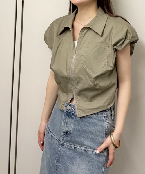 solleim(ソルレム)の「パフショルダージップアップシャツ(シャツ/ブラウス・レディース・ブラック/カーキ/アイボリー・M)」の16枚目の写真