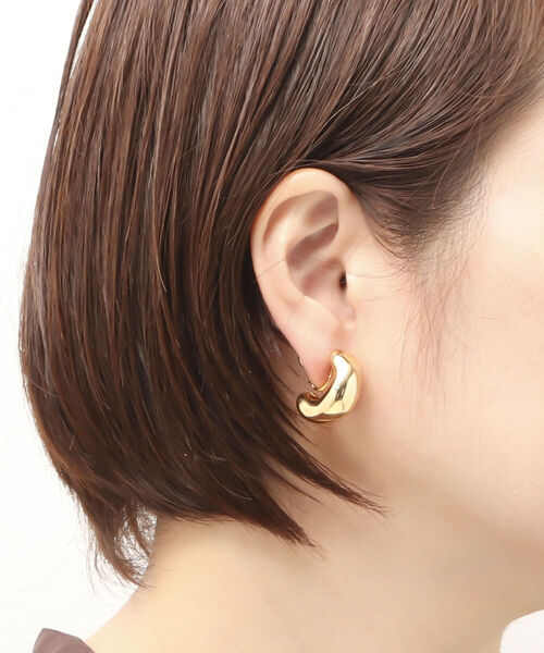 NOLLEY’S(ノーリーズ)の「ボリュームカーブイヤリング(ゴールド)(イヤリング・レディース・ゴールド・FREE)」の1枚目の写真