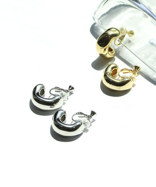 NOLLEY’S(ノーリーズ)の「ボリュームカーブイヤリング(ゴールド)(イヤリング・レディース・ゴールド・FREE)」の5枚目の写真