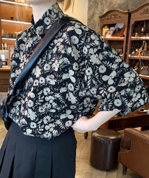 Sibra（シブラ）の「オーバーサイズプリント半袖シャツ（シャツ/ブラウス・レディース・ブラック・M）」の3枚目の写真