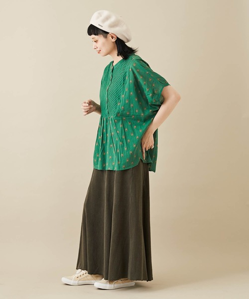 CUBE SUGAR(キューブシュガー)の「フラワープリントピンタックプルオーバーブラウス(シャツ/ブラウス・レディース・ブラック/ベージュ/オレンジ/グリーン・M)」の5枚目の写真