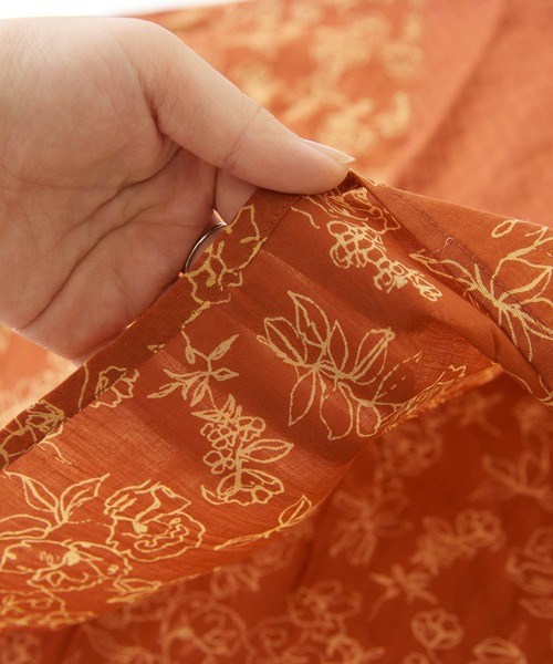 CUBE SUGAR(キューブシュガー)の「フラワープリントピンタックプルオーバーブラウス(シャツ/ブラウス・レディース・ブラック/ベージュ/オレンジ/グリーン・M)」の15枚目の写真