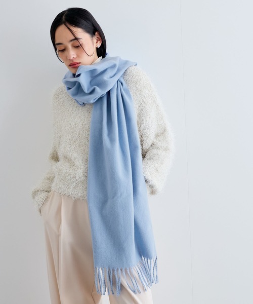 VIS（ビス）の「【リサイクルポリ】なめらかタッチ無地マフラー（マフラー・レディース・ブラック/ライトグレー/オフホワイト/ベージュ/ピンク系その他2/サックスブルー・FREE）」の5枚目の写真